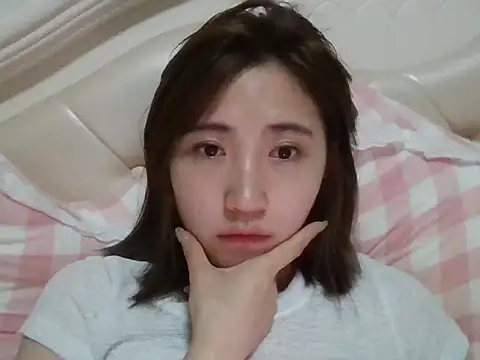 yiyi13 online show from June 14, 2026, 12:07 pm