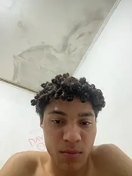 Guilhermesousaferro online show from June 13, 2026, 5:49 am