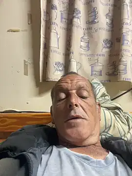 Snapshot of GeldenKuy chatting on June 11, 2026, 7:45 pm GeldenKuy online show from June 11, 2026, 7:45 pm