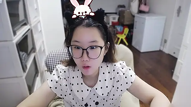 xiaoxiong-99 online show from June 13, 2026, 12:03 pm