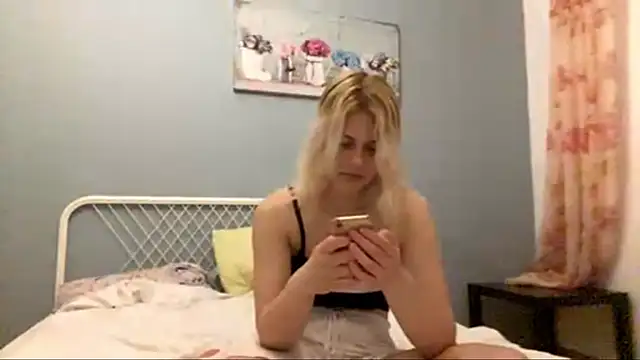 PurplishCome online show from June 17, 2026, 8:54 pm
