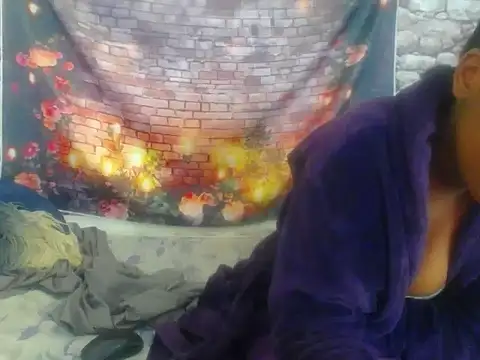 VivaLuxx online show from June 16, 2026, 7:55 am