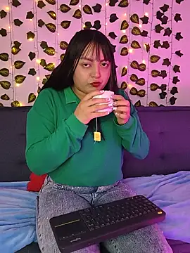 sara blue22 online show from June 17, 2026, 12:07 pm
