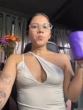 Snapshot of ashleytravis_Bless chatting on June 13, 2026, 12:03 pm ashleytravis Bless online show from June 13, 2026, 12:03 pm