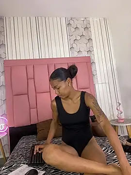 emelysweett online show from June 12, 2026, 12:04 pm