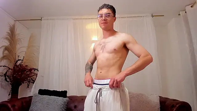 Snapshot of GLexiis_ chatting on June 13, 2026, 12:03 pm GLexiis online show from June 13, 2026, 12:03 pm