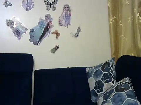 Skinygal online show from June 19, 2026, 8:23 pm