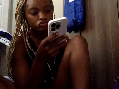 Lilmamaspark online show from June 14, 2026, 5:53 am