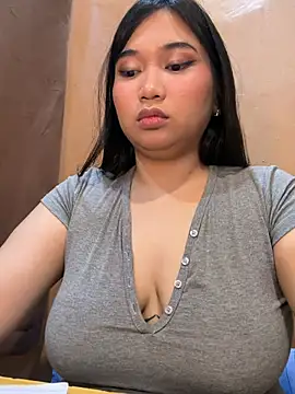 Snapshot of plum_sexy chatting on June 14, 2026, 9:22 am plum sexy online show from June 14, 2026, 9:22 am