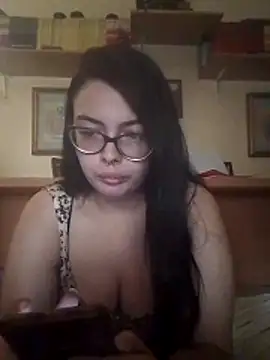Snapshot of veronicayoung88 chatting on June 15, 2026, 9:44 am veronicayoung88 online show from June 15, 2026, 9:44 am