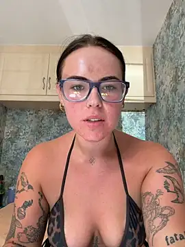 Snapshot of champagnebratt chatting on June 19, 2026, 12:31 pm champagnebratt online show from June 19, 2026, 12:31 pm