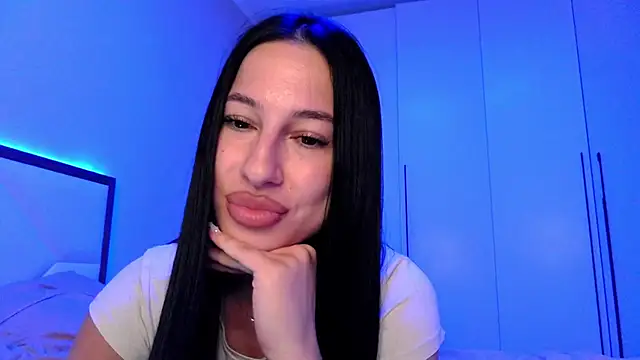 delly llove online show from June 17, 2026, 7:59 pm