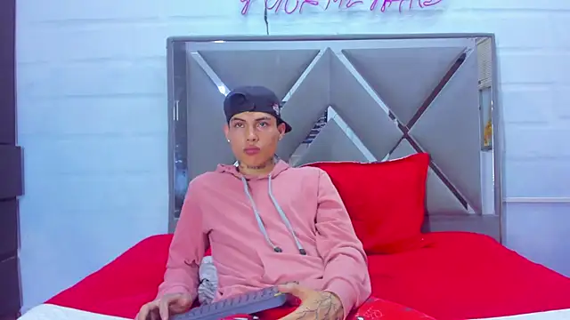 Tommy Sex19 online show from June 17, 2026, 12:13 am