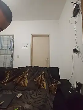 Edneishenrique online show from June 16, 2026, 6:49 am