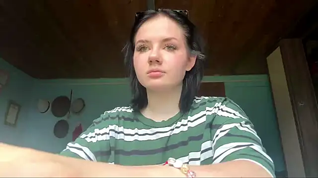 AnnelieseRamirel online show from June 19, 2026, 9:57 am