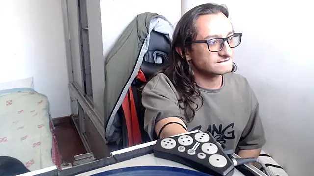 Snapshot of Latintemptation26 chatting on June 19, 2026, 9:29 pm Latintemptation26 online show from June 19, 2026, 9:29 pm