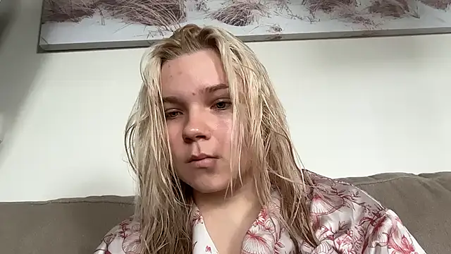 Laveliari online show from June 20, 2026, 6:54 pm