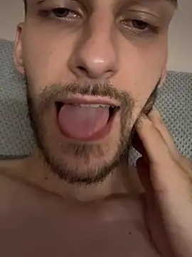 skinnytwink2008 online show from June 23, 2026, 8:40 pm