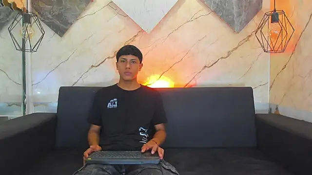 EMILIANO BLESS online show from June 24, 2026, 7:13 pm