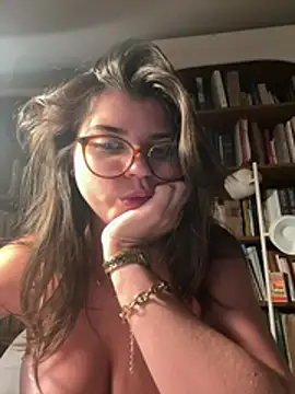 romanelove online show from June 22, 2026, 9:01 pm