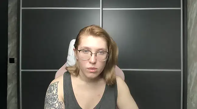 Reginasmilee online show from February 9, 2025, 3:12 pm