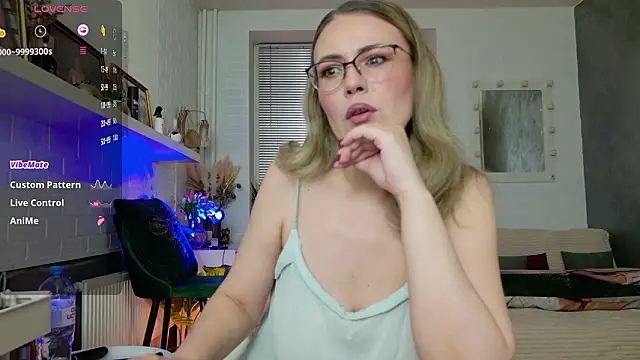 BeautyeyesLovely online show from February 1, 2026, 11:25 pm