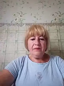Snapshot of EmmaSwan555 chatting on July 10, 2026, 2:41 pm EmmaSwan555 online show from July 10, 2026, 2:41 pm