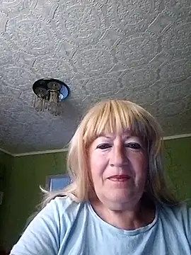 Snapshot of EmmaSwan555 chatting on July 12, 2026, 5:09 am EmmaSwan555 online show from July 12, 2026, 5:09 am