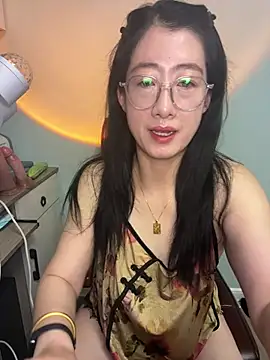 weiwei103 online show from June 28, 2026, 1:22 am