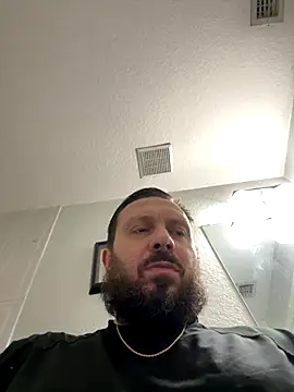 Snapshot of HotMiamiGuy chatting on November 4, 2025, 4:22 am HotMiamiGuy online show from November 4, 2025, 4:22 am