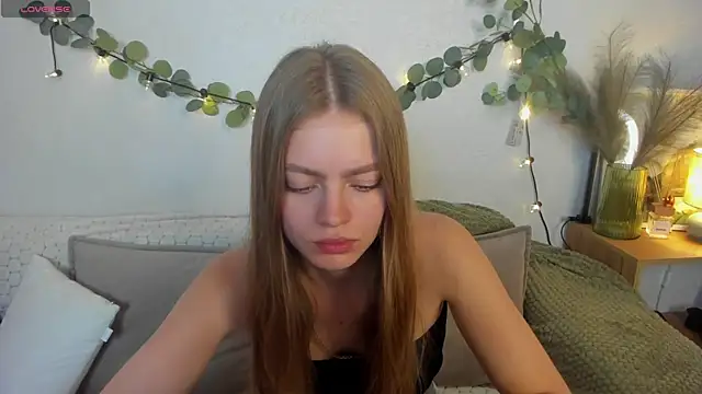 EmillyStarr online show from June 29, 2026, 6:41 am