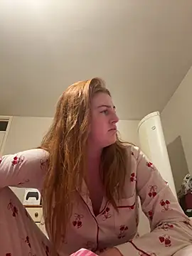 Redvelvetxx2 online show from June 30, 2026, 8:43 pm
