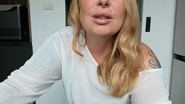 TammyJeann online show from September 14, 2025, 1:43 pm