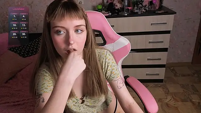 Snapshot of margo_pink chatting on July 9, 2026, 10:47 pm margo pink online show from July 9, 2026, 10:47 pm