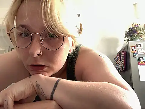 Cariniii online show from July 14, 2026, 12:44 pm