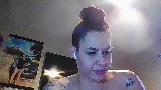 Snapshot of imisamoore69 chatting on November 24, 2025, 7:35 pm imisamoore69 online show from November 24, 2025, 7:35 pm