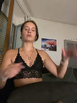 Eleaoff online show from July 8, 2026, 9:52 pm