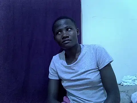 Snapshot of queen_0012 chatting on July 2, 2026, 4:24 pm queen 0012 online show from July 2, 2026, 4:24 pm