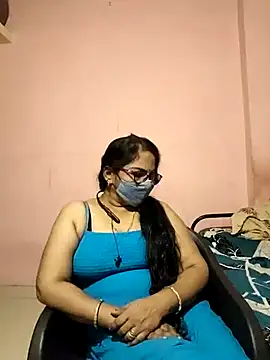 Snapshot of Luckybb-36 chatting on July 13, 2026, 4:10 pm Luckybb-36 online show from July 13, 2026, 4:10 pm