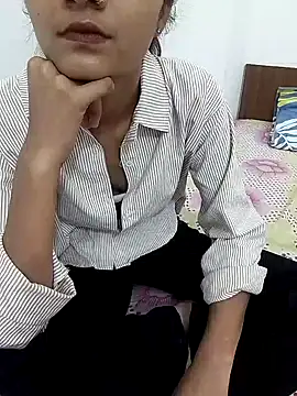 nadiya khan  online show from July 6, 2026, 5:26 am