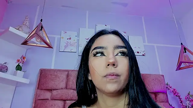 evelyn noa online show from July 11, 2026, 4:04 am