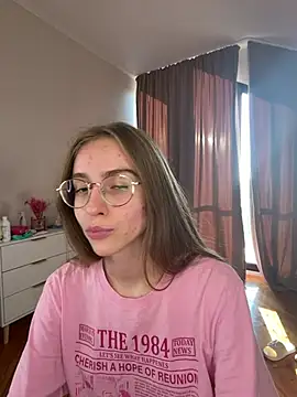 IsabellaStarglow online show from July 15, 2026, 3:50 pm