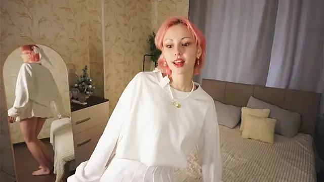 ErmelindaRottner online show from July 13, 2026, 6:27 am