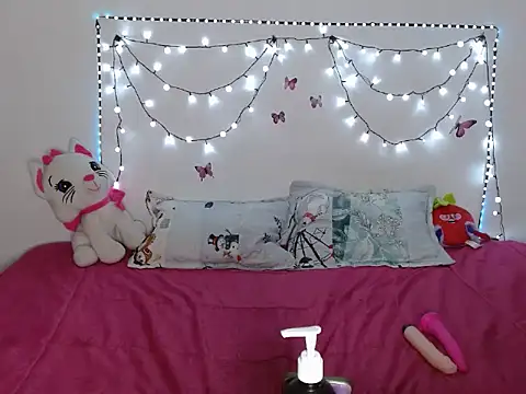Vanessa333 online show from July 7, 2026, 6:47 am