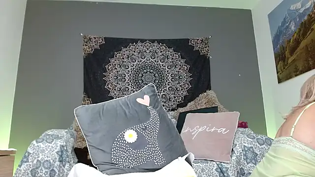 katiasupreme1 online show from October 29, 2025, 4:53 pm