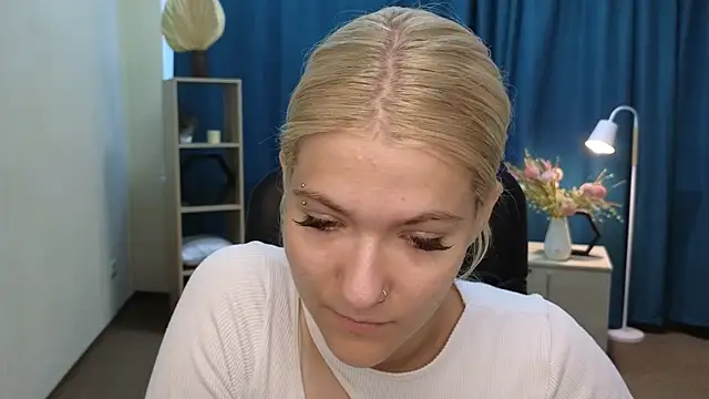 Snapshot of CammyYoula chatting on July 10, 2026, 4:06 am CammyYoula online show from July 10, 2026, 4:06 am