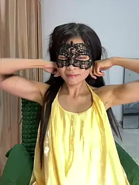 yiyiya520 online show from July 11, 2026, 1:14 pm