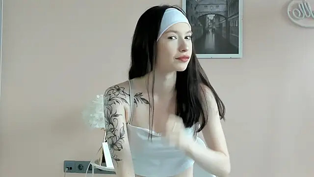 JennifferHomme online show from July 14, 2026, 8:08 am