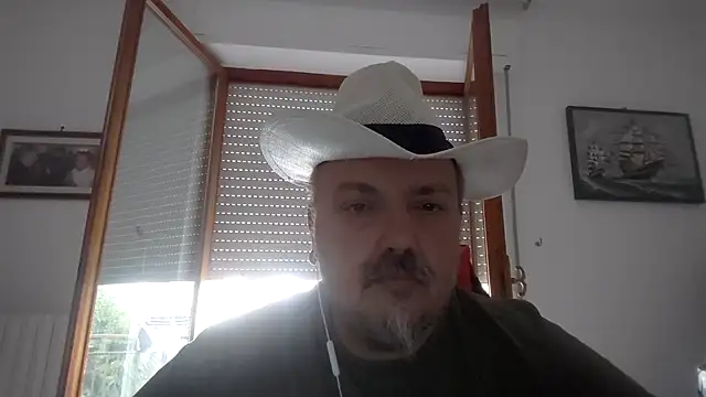 Theitalianpapi online show from July 14, 2026, 5:34 am