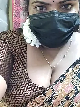 Snapshot of Floraa-Queen chatting on July 21, 2026, 12:40 pm Floraa-Queen online show from July 21, 2026, 12:40 pm